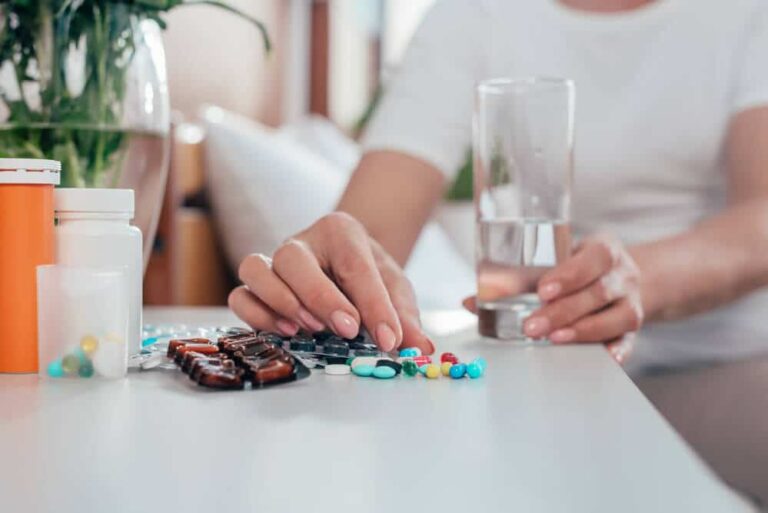 8 Best Automatic Pill Dispensers For Elderly (Automated Electronic