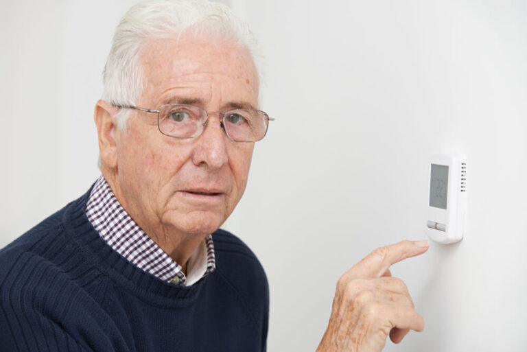 Best Thermostats for the Elderly [Simple + Techy Options]