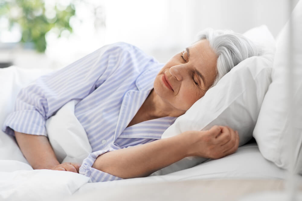 Activities For Bedridden Seniors (34 Fun Things To Do Together)