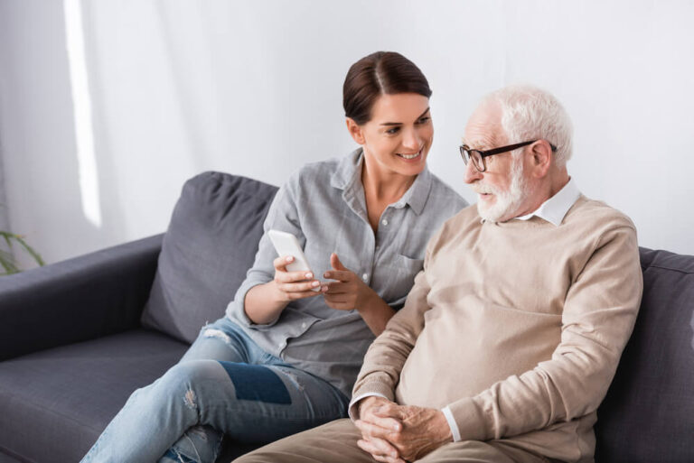 Best Apps For Dementia Patients (Reminders, Games, Tracking & More)
