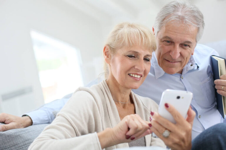 The Best Apps For Seniors Productivity, Safety, & More)