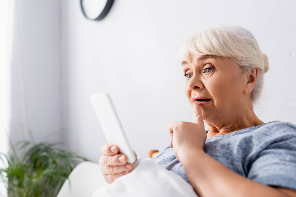 10 Best Apps for Seniors Living Alone in 2022