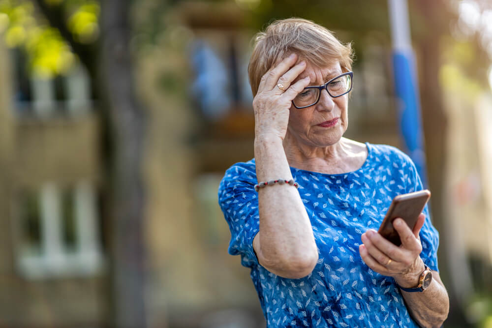 Best Medical Alert Apps for Seniors (Quick, Mobile Emergency Help)