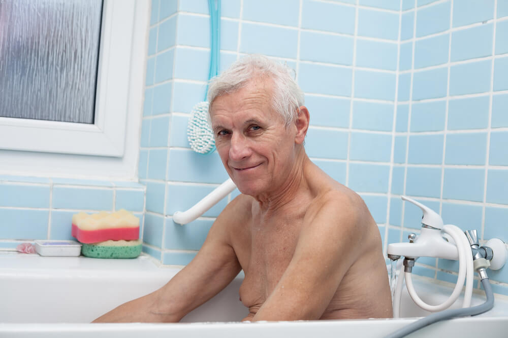How to Keep the Elderly Warm While Bathing (Effectively and Easily)