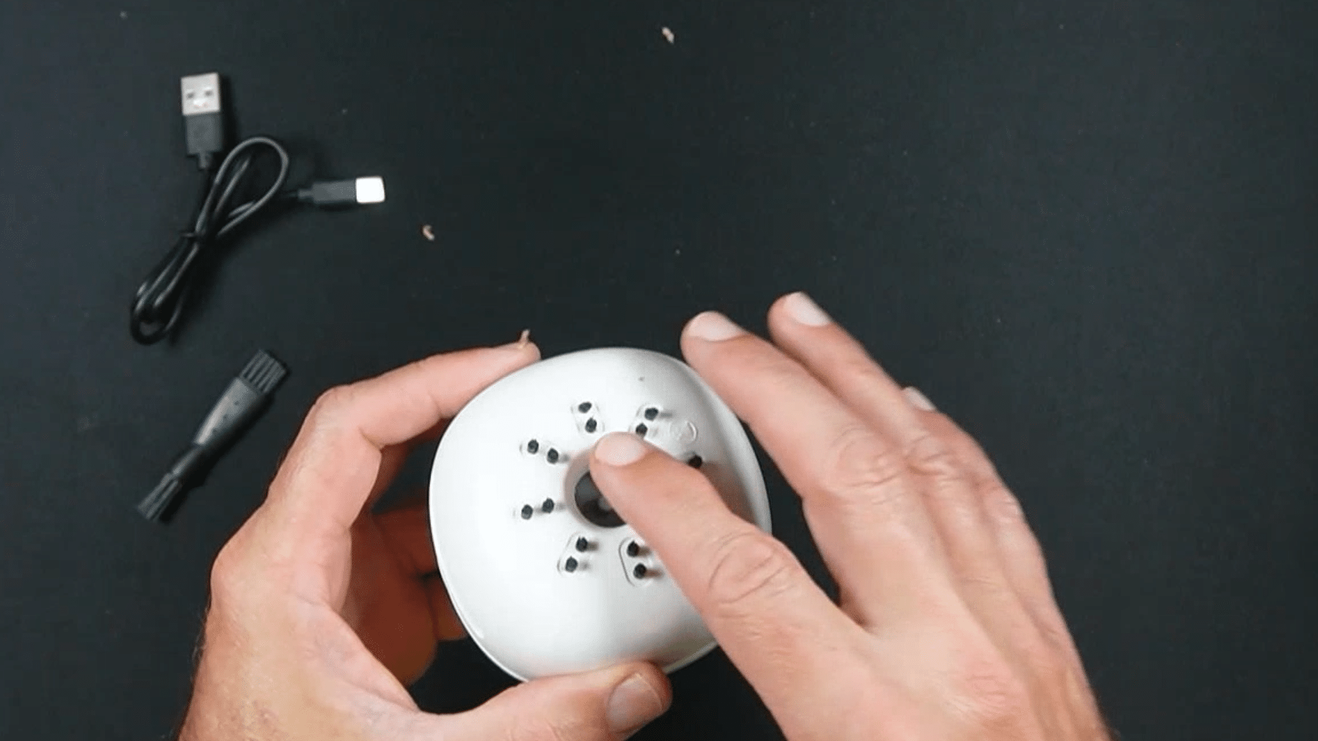 Small Desk Vacuum for Seniors: Easy Crumb Cleanup at Any Desk